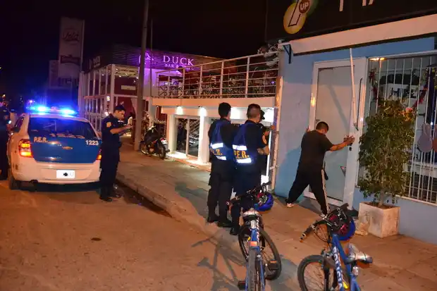 Los bici-policías estuvieron atentos y lo detuvieron en el acto