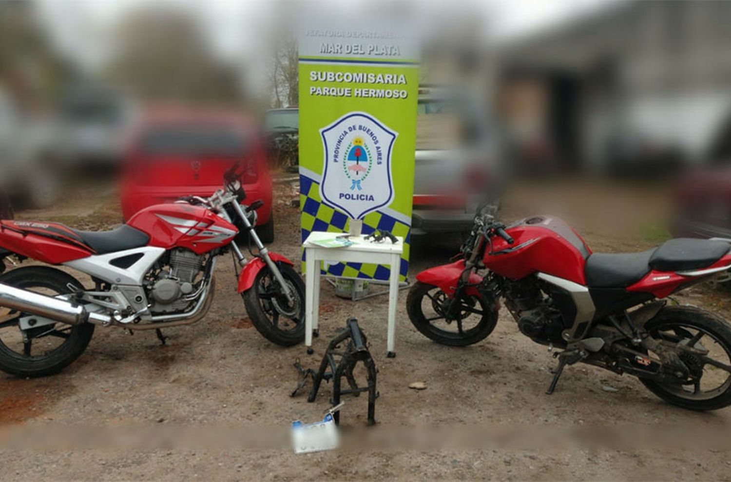 Hallaron autopartes, motos y armas en Parque Hermoso