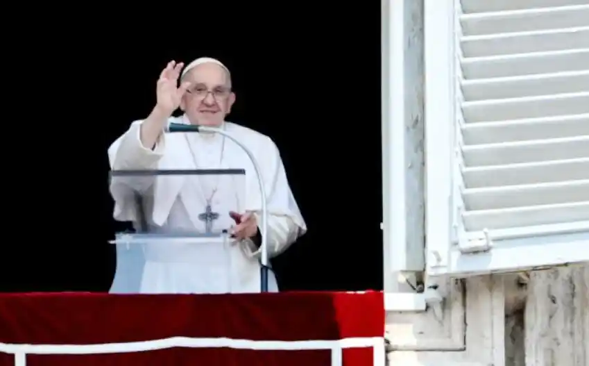 El Papa: ‘‘La fe no es rica en conceptos,  sino en hechos’’