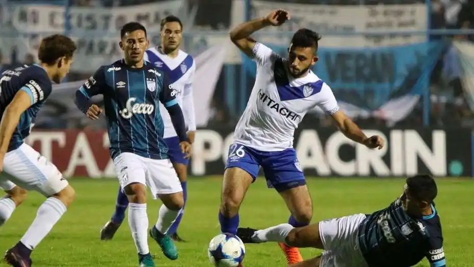 Copa Argentina: Vélez y Atlético Tucumán, se enfrentan en Santa Fe