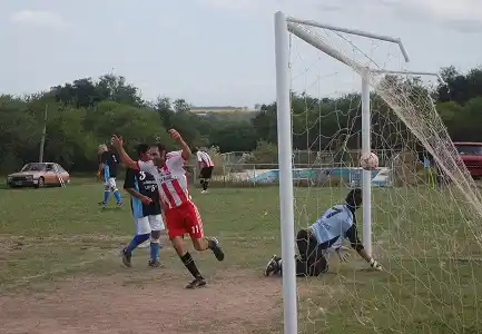 Fútbol Amateur: Unión ganó y es el único puntero