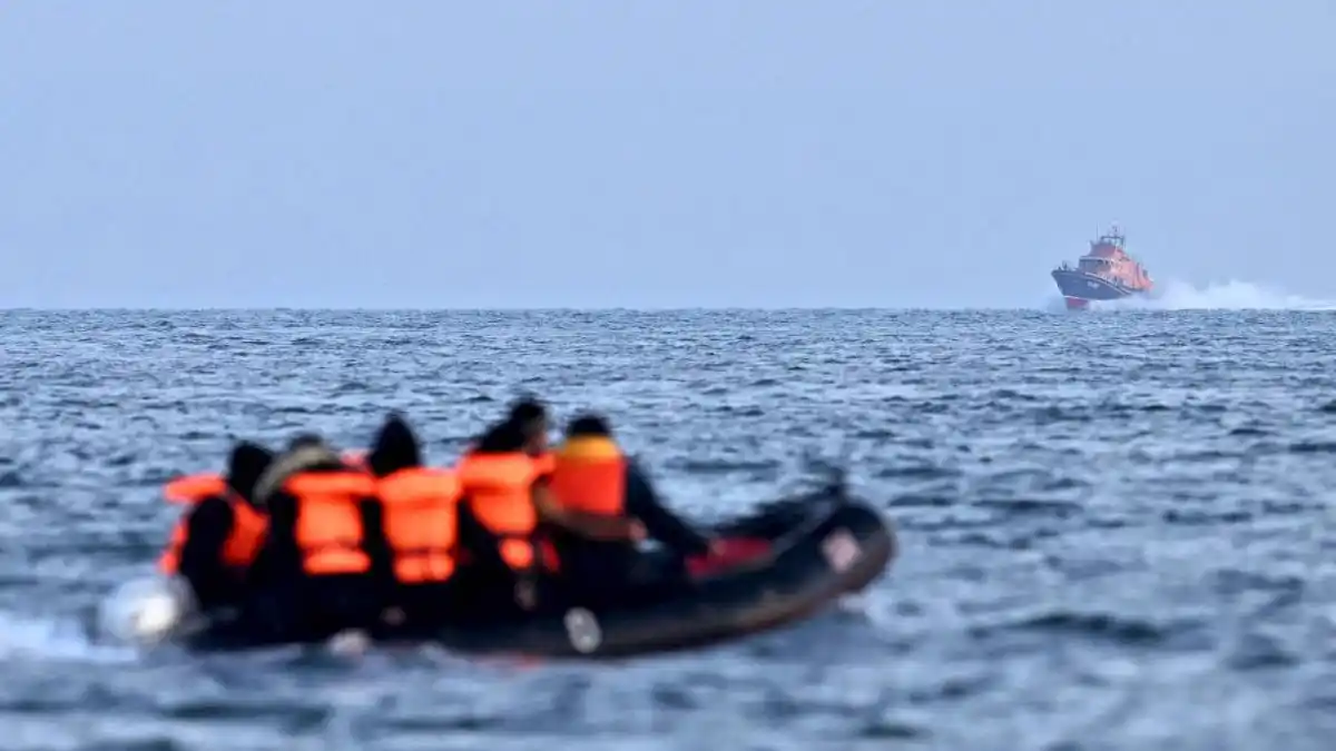 Cerca de 30 mil migrantes cruzaron el Canal de la Mancha el último año