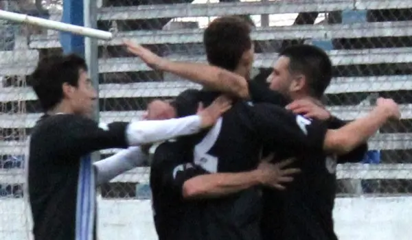 Rivadavia suma de a tres  y se acerca