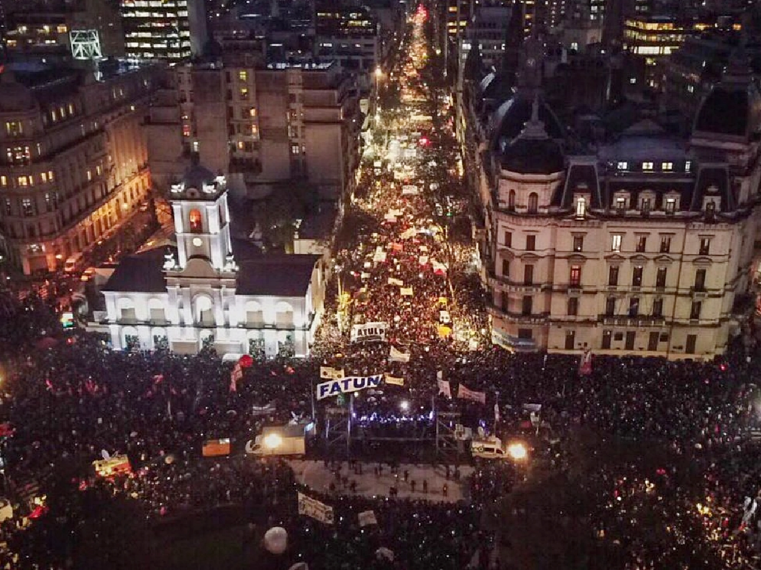 300 mil personas marcharon a Plaza de Mayo en defensa de la educación