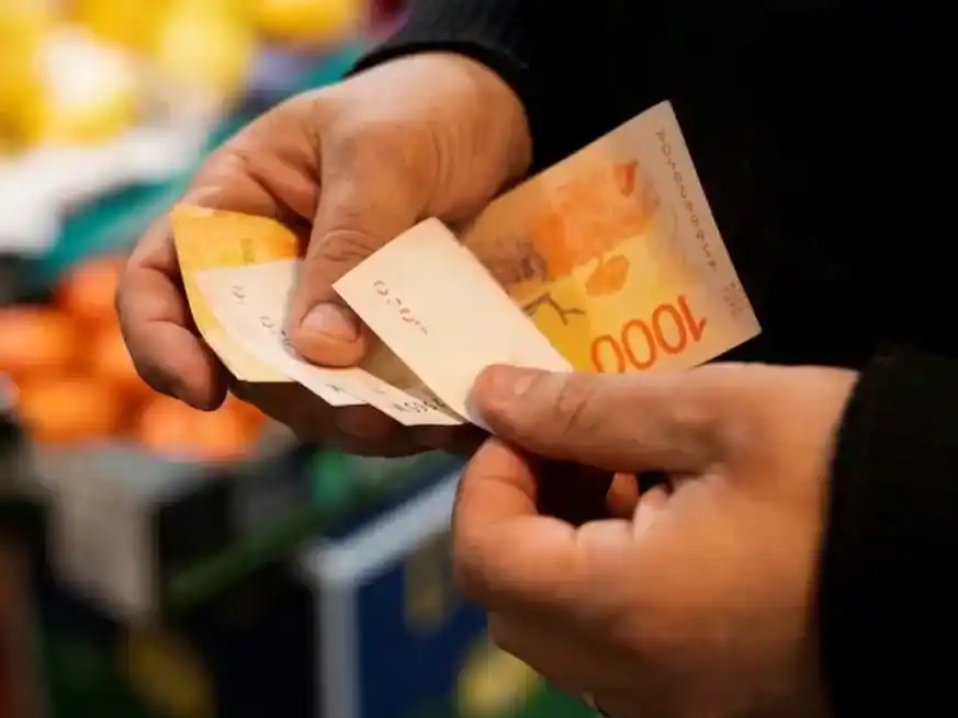 "El 50 % de la población tiene actividades laborales dentro del sector informal o precario con ingresos que, en términos generales, son más bajos que los registrados", advierte la UCA.