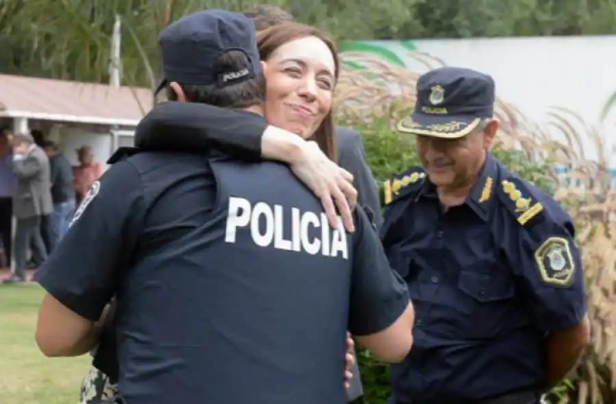 Policías desactivan el paro ante la suba salarial