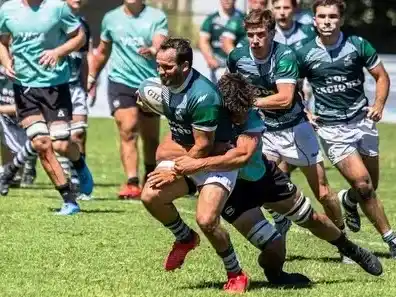 Una imagen del duelo entre Los Cardos y Los Pumitas.

Foto: Lucas Currá