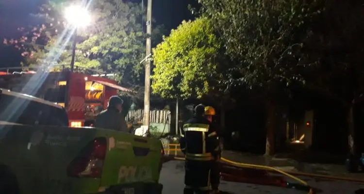 Voraz incendio con pérdidas totales en La Laguna al 2000
