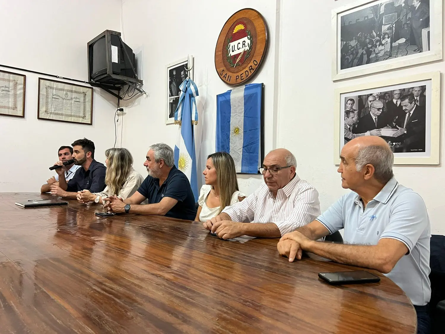 Germán López recibió la presidencia de manos del concejal Lucas Pisani.