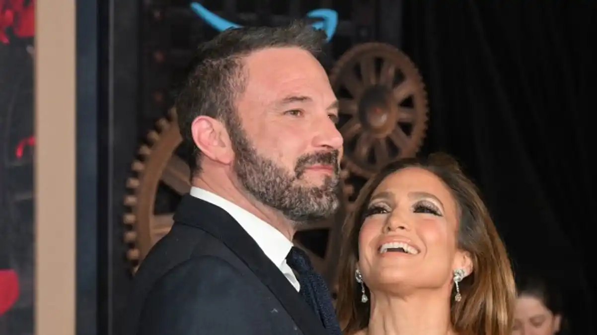 PILLAN a Ben Affleck sin su alianza matrimonial (foto)