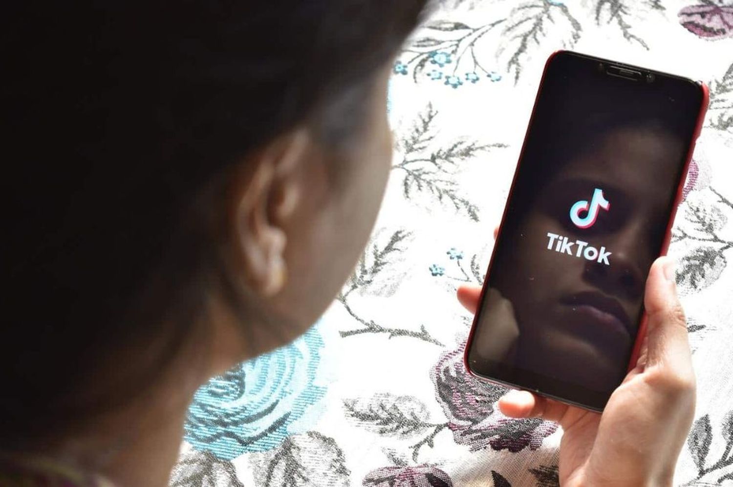 Qué es el “blackout challenge”, el reto viral de TikTok que causó la muerte de una niña en Capitán Bermúdez