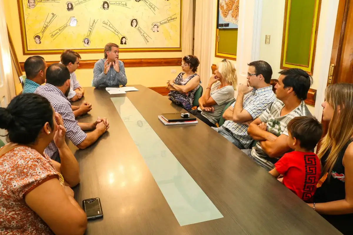 Firmaron el contrato para construir el cordón cuneta en Batalla de Cepeda