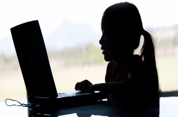 Promulgan la Ley "Mica Ortega", que crea un programa nacional contra el grooming o ciberacoso