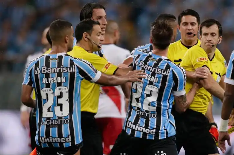 Gremio protestará el resultado del partido con River