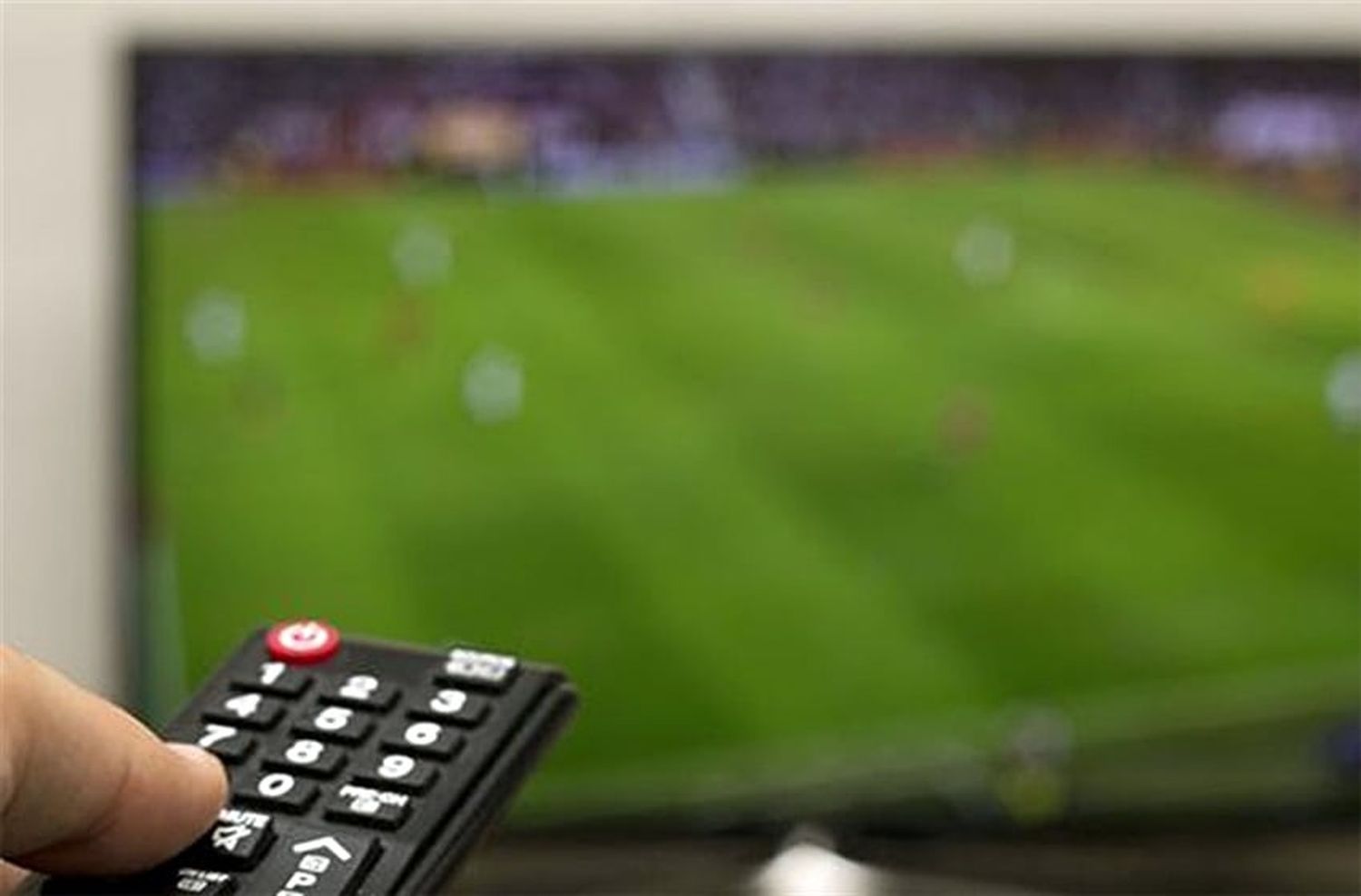 Dos meses después, habrá fútbol en vivo: ¿qué partidos y por dónde se puede ver?