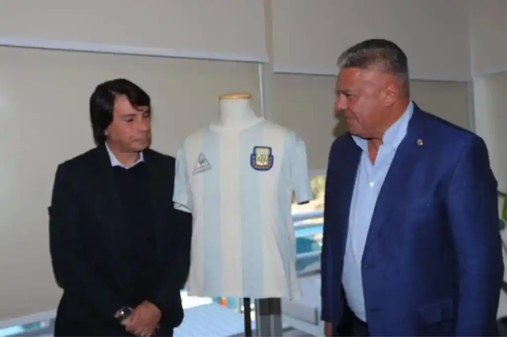 Tesoro nacional: volvió a la Argentina la camiseta que Maradona usó en la final de México ’86