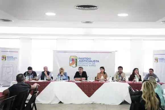 Reunión del PJ bonaerense: Analizan estrategia electoral y proponen convocar un congreso partidario