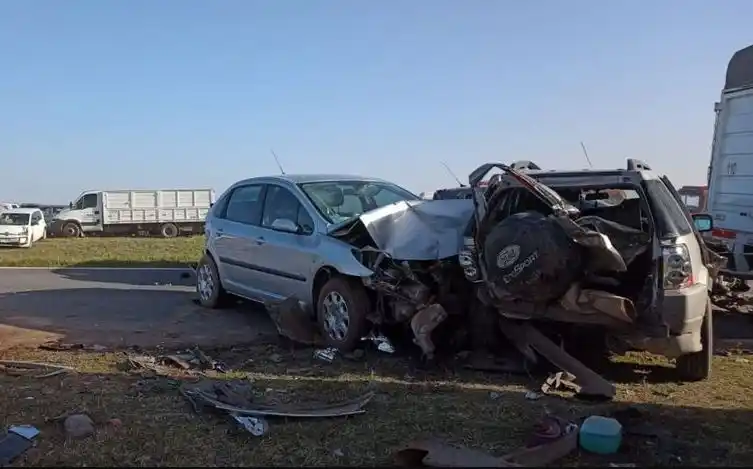 Una persona murió en un choque que involucró a 40 vehículos debido a una tormenta de viento