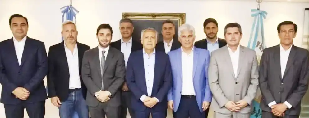 Los Gobernadores de Juntos acordaron acompañar en general la Ley Ómnibus y votar en contra algunos artículos