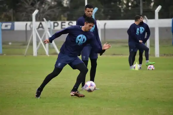 Atlético entrena y viaja a Córdoba