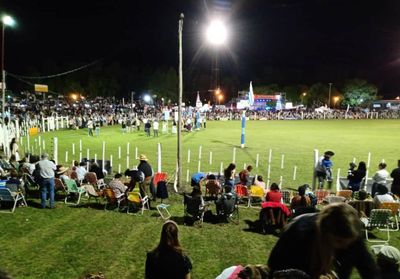 Multitudinaria inauguración de la Fiesta Provincial del Caballo en Urdinarrain