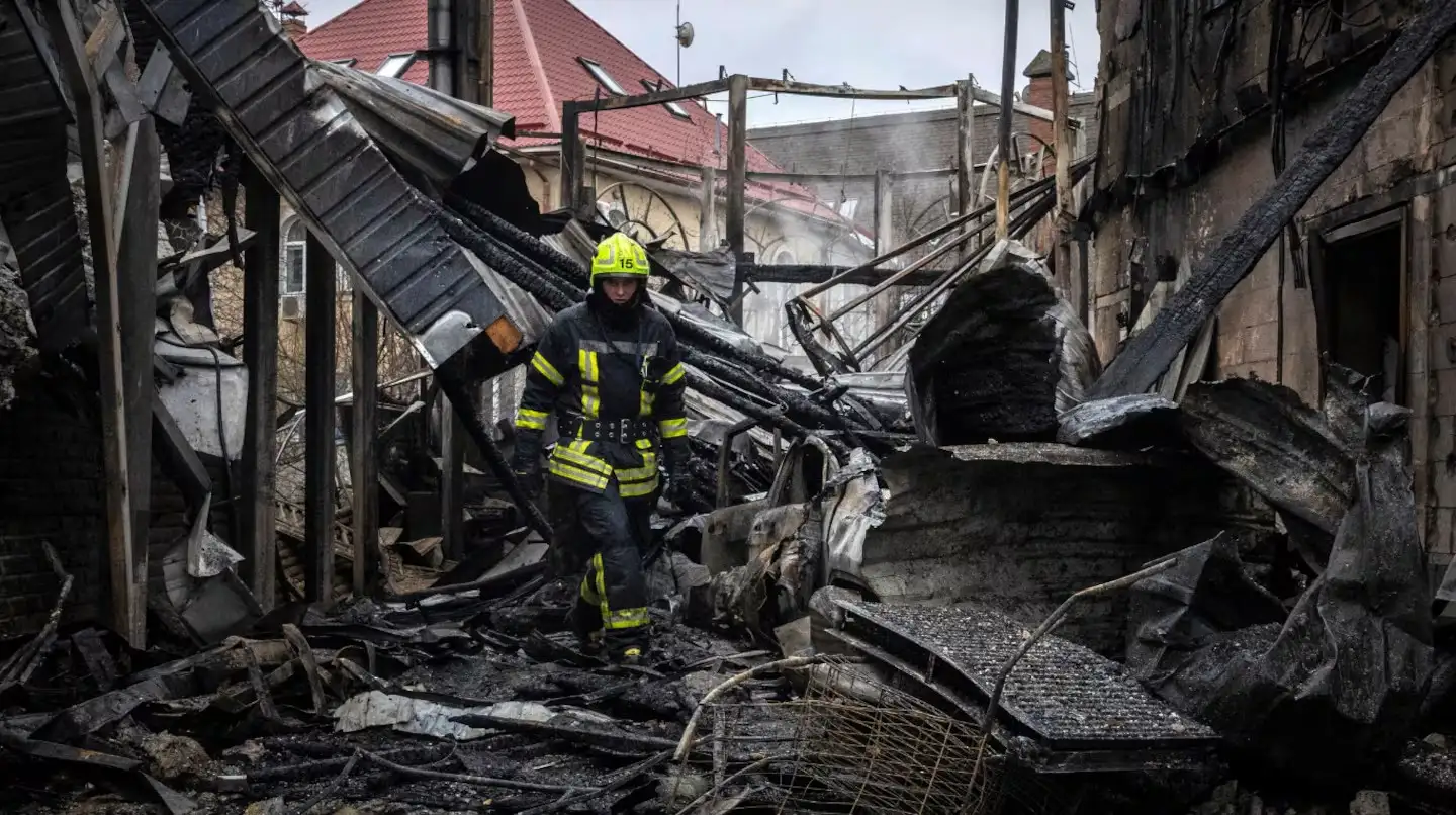 El alcalde de Kiev, Vitali Klitschko, detalló que más de 2600 edificios residenciales quedaron sin calefacción en medio de temperaturas bajo cero.