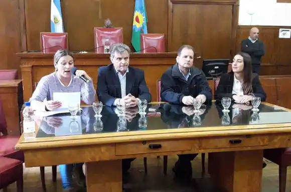 Candidatos a intendente firmaron un compromiso para garantizar el cupo laboral trans