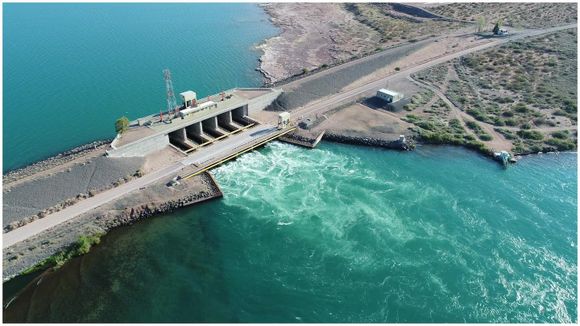 El Gobierno privatiza cuatro represas clave en Río Negro y Neuquén