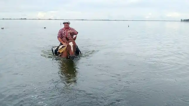 Vidal dijo que distritos "aguas abajo" deberán resignar tierras para que no se inunde Villegas