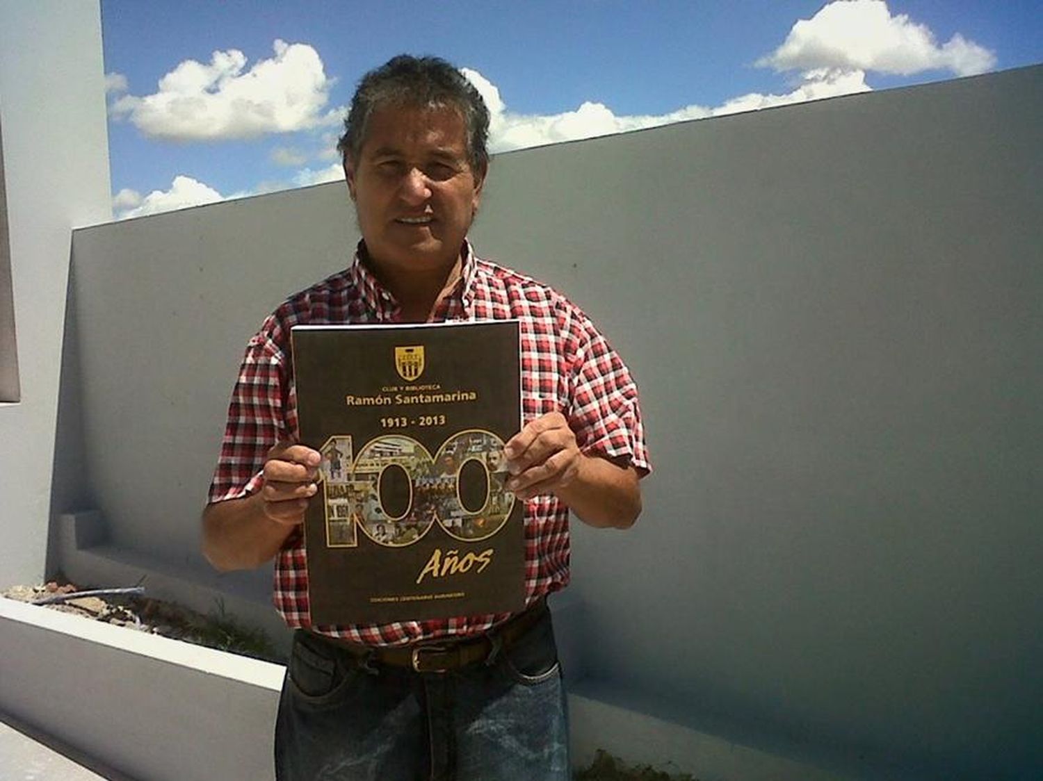 Un automovilista atropelló y abandonó a un periodista en colectora sur