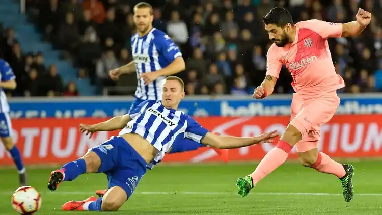 El Barcelona le ganó al Alavés y puede coronarse campeón de La Liga mañana
