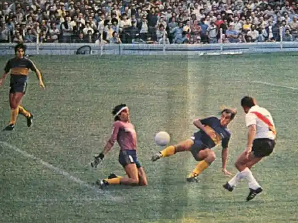 “Loco” eterno: su inolvidable “atajada de Dios” queda en la historia