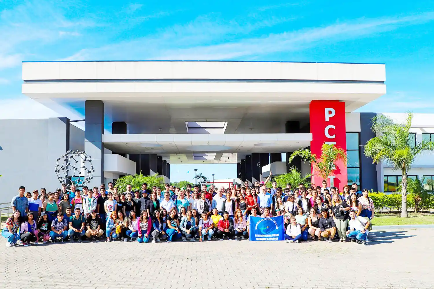 Solís acompañó a estudiantes del interior 
en su visita al Instituto Politécnico