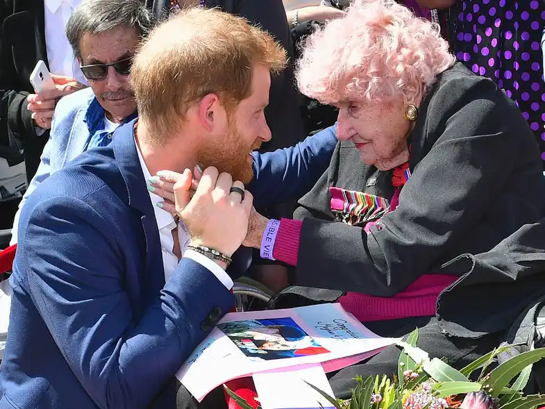 Falleció Daphne, la Fan #1 de los Duques de Sussex