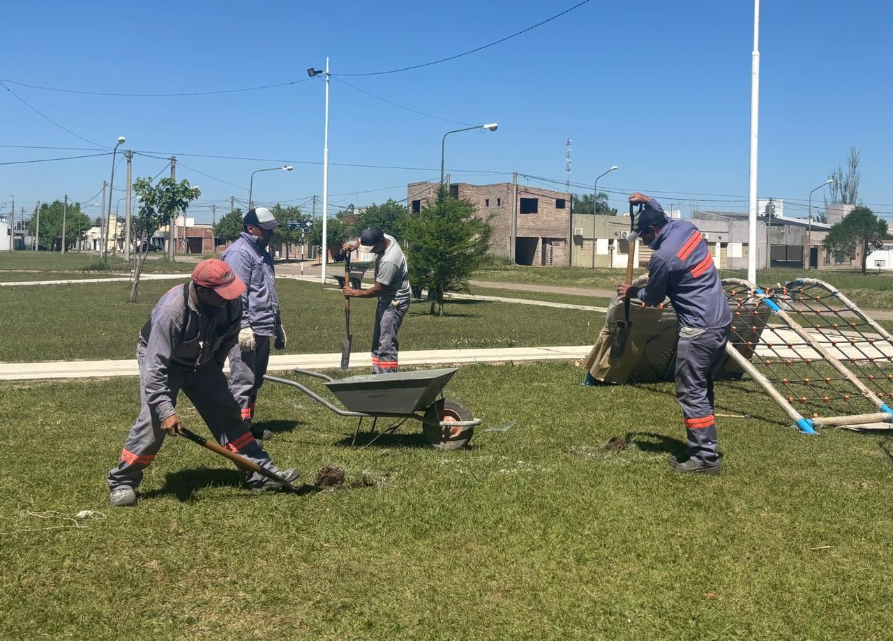 Se trabaja en la remodelación de la Plaza del barrio Los Arces