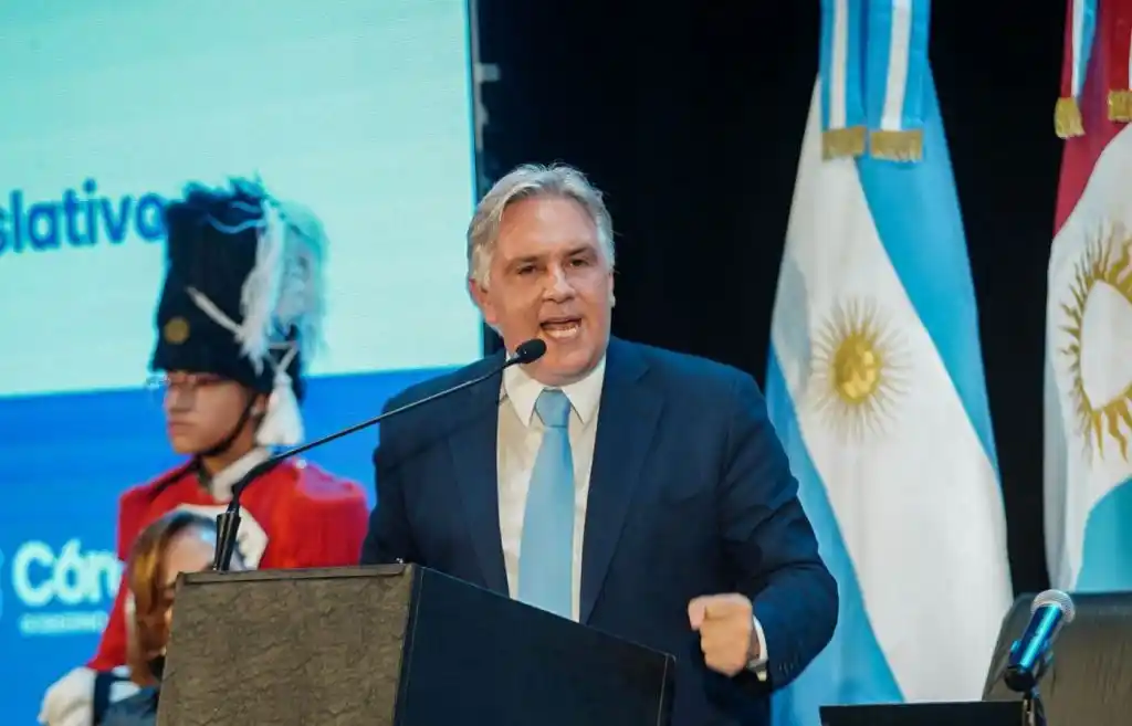 “Ganen las elecciones, pero no obstruyan”.  Llaryora cruzó a la oposición en su discurso.