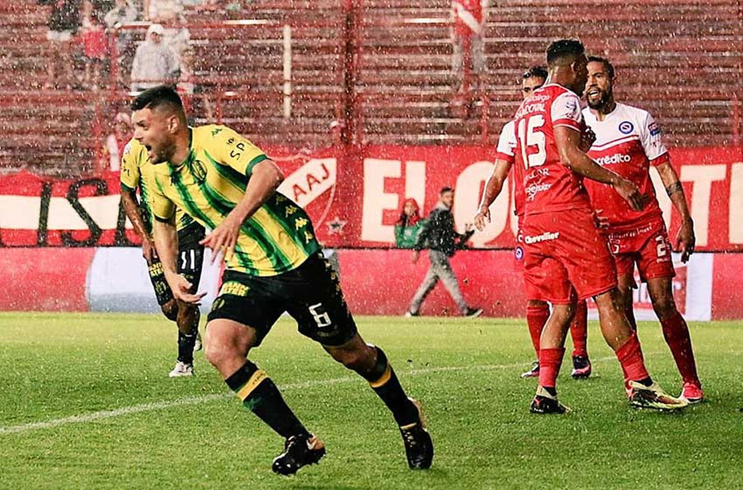 Aldosivi cerró el año con una victoria ante Argentinos Juniors