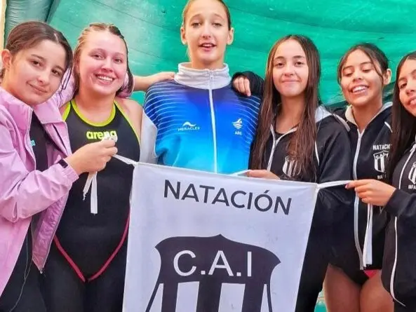 Gran performance de las nadadoras del CAI rafaelino en la Copa Sta. Fe de natación. Foto: CAI