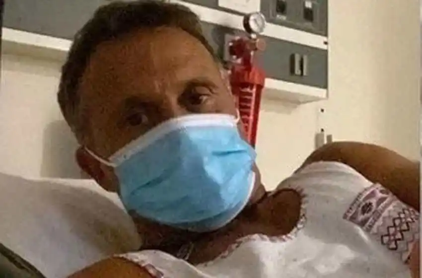 Coronavirus: a Sergio Lapegüe le colocaron un casco «helmet» para que respire mejor