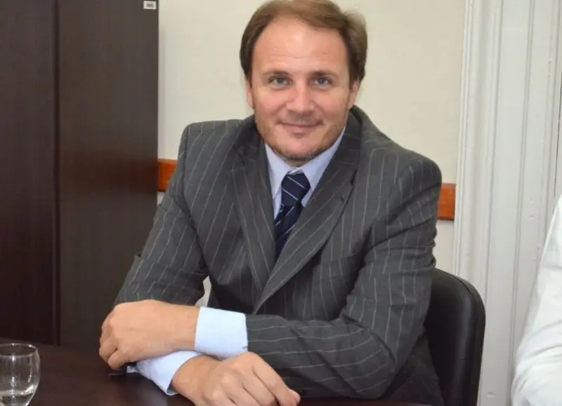 Diputado Santiago propone bono de fin de año para docentes bonaerenses