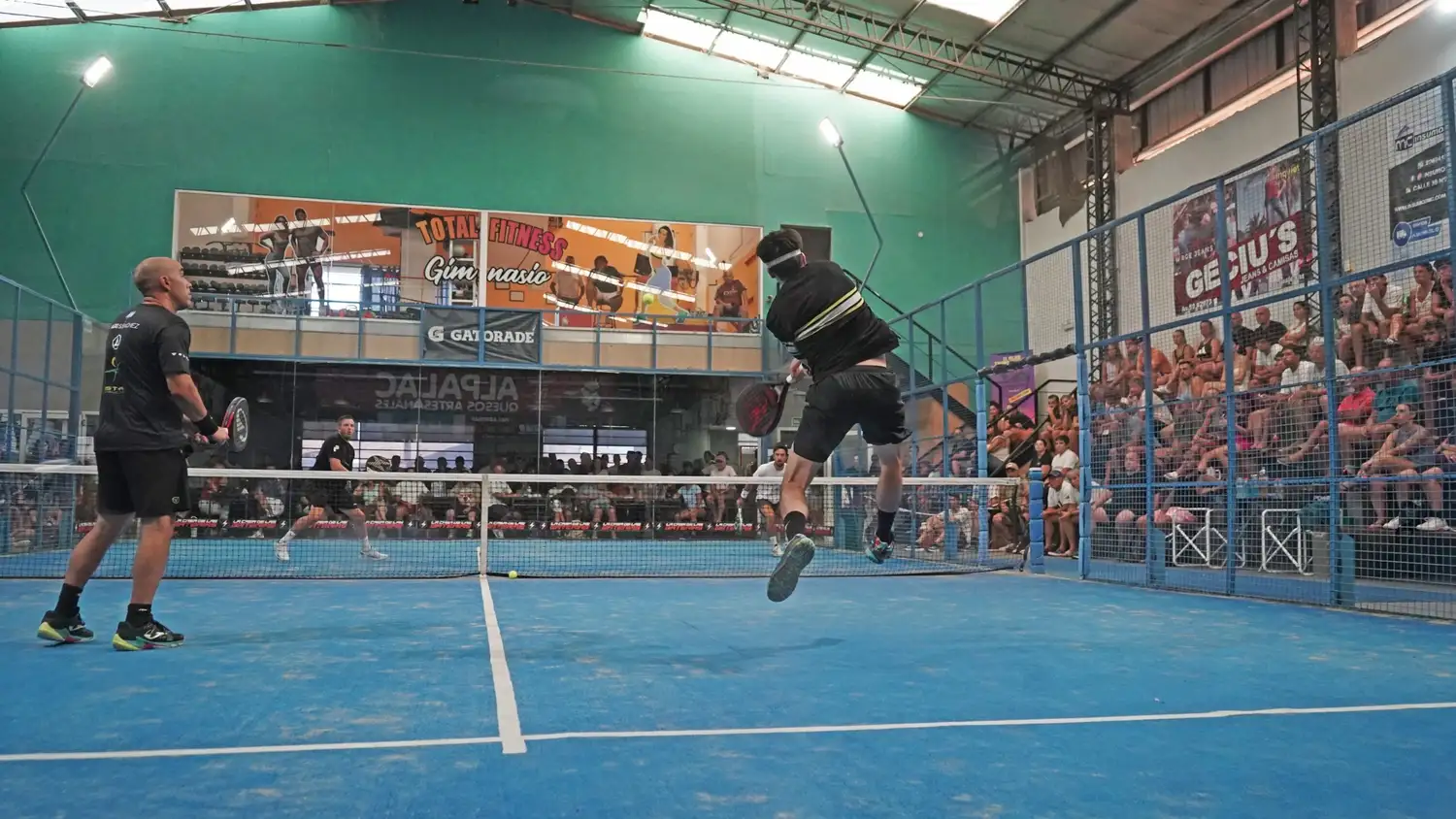 La Copa Necochea de Pádel 2026, finalizó con los bahienses Caspanello y Schmidt como los campeones