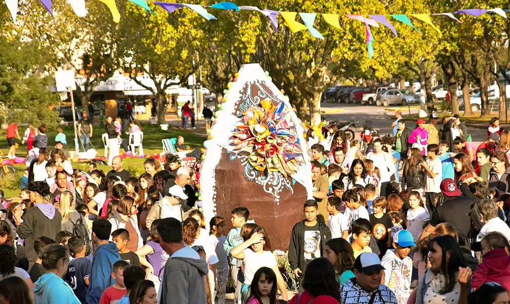 Rodearán con roscas de Pascua el monumento al Gral. Necochea
