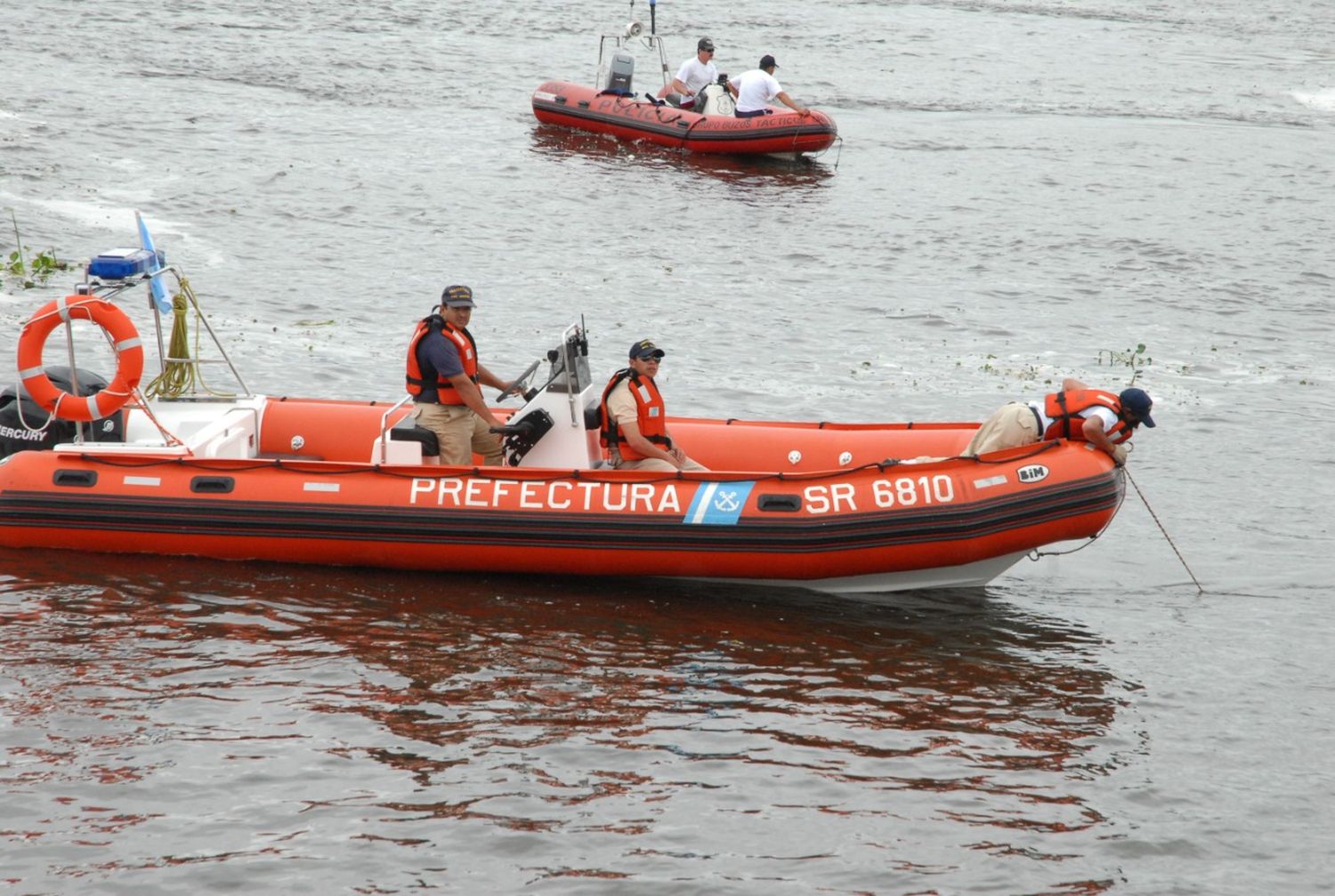 Buscan intensamente a un policía que cayó a las aguas del río Coronda