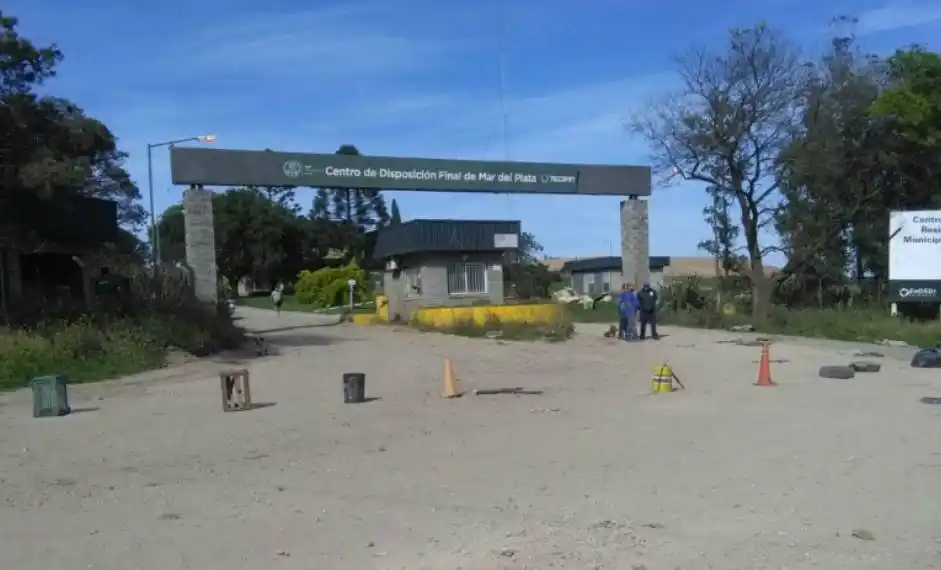 Recicladores y organizaciones bloquean el acceso al basural