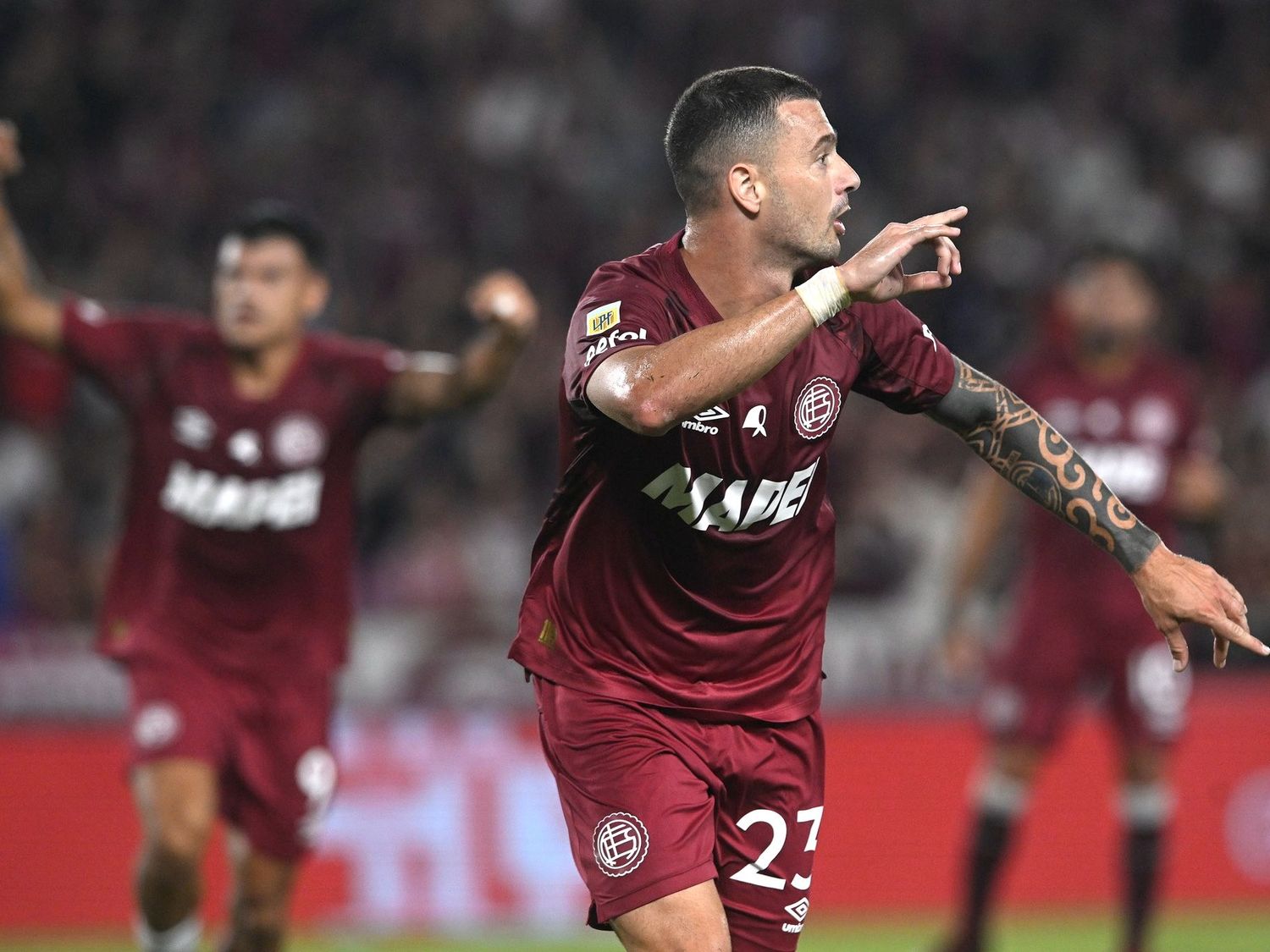 Lanús reaccionó y terminó goleando frente a Instituto