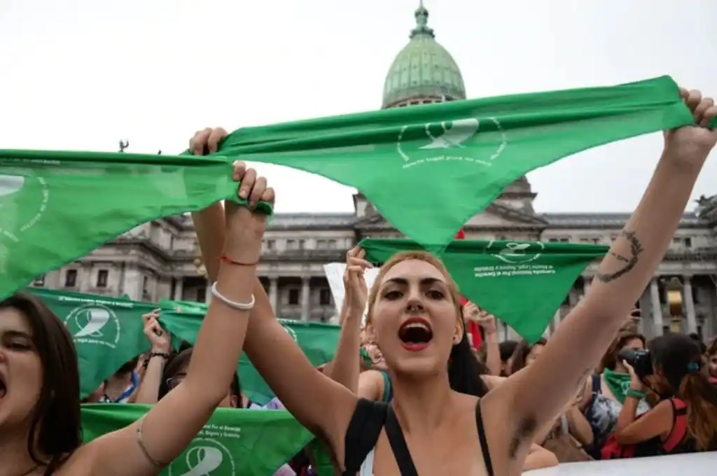 Pañuelazo verde: nuevo reclamo por el aborto legal frente al Congreso