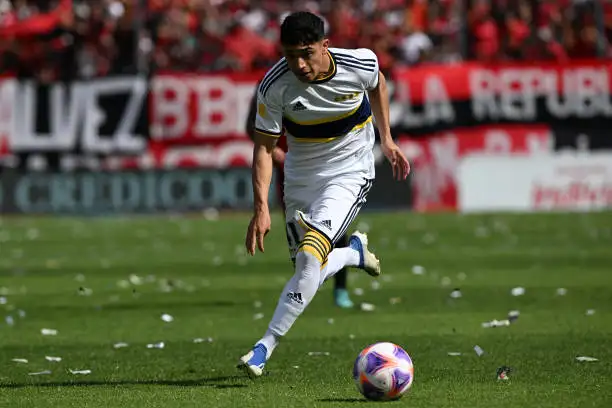 Langoni estará junto a Benedetto en la delantera.