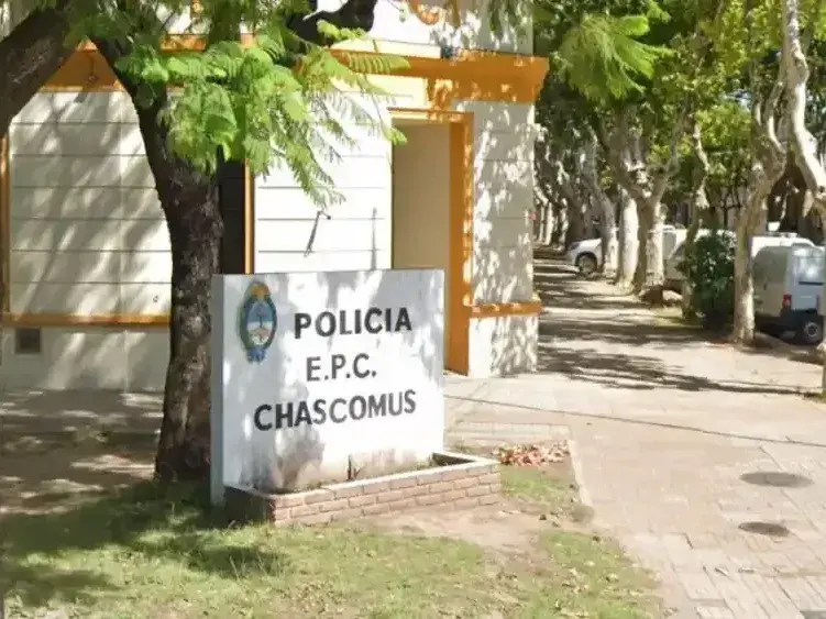 La investigación por la muerte de Kevin Martínez derivó en imputaciones a efectivos de la Policía Comunal de Chascomús y en la detención del principal acusado.