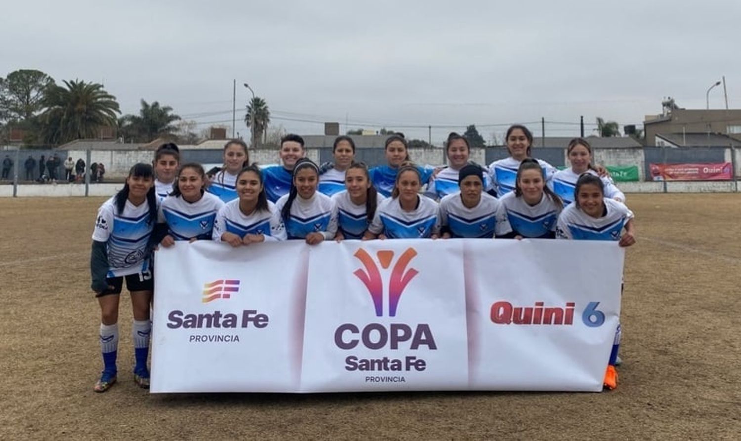 Las chicas de la V Azulada lo lucharon hasta el final, pero no pudieron avanzar de ronda. Foto gentileza: Delfina Domínguez.