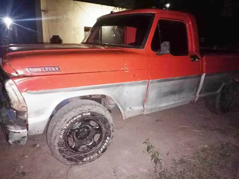 Secuestran dos camionetas, una con documentos
adulterados y otra por evadir controles